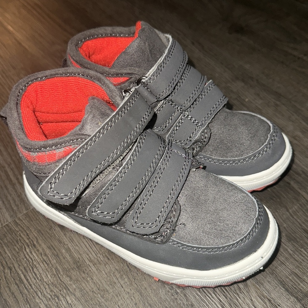 Toddler Boy Shoes SZ 9 // Osh Kosh - Picture 1 of 7